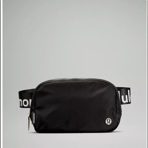 Lululemon Everywhere Belt Bag, Black/White